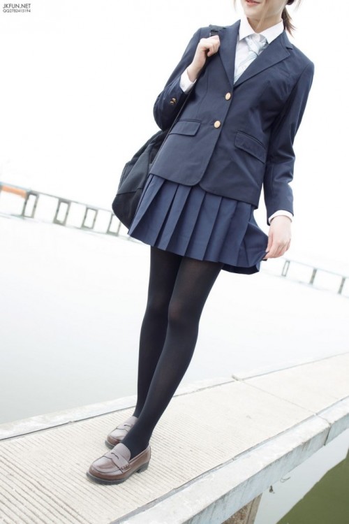1581999506aMVn-683x1024.jpg