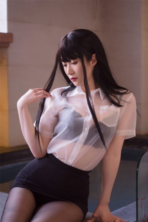 1582703300Qukr-683x1024.jpg